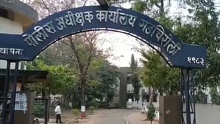 रात्री अडीच वाजता परतणाऱ्या कारला अपघात; दोघेही रात्रभर पुलाखाली गाडीत पडूनच राहिले