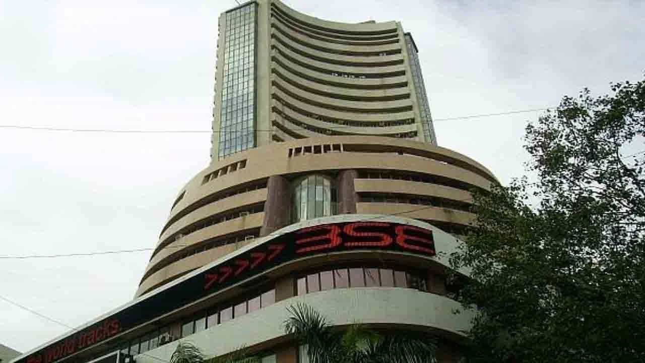 Share Market : शेअर बाजारावर भीतीचे भूत! गुंतवणूकदारांचे 4 लाख कोटी बुडाले, ही आहेत कारणे