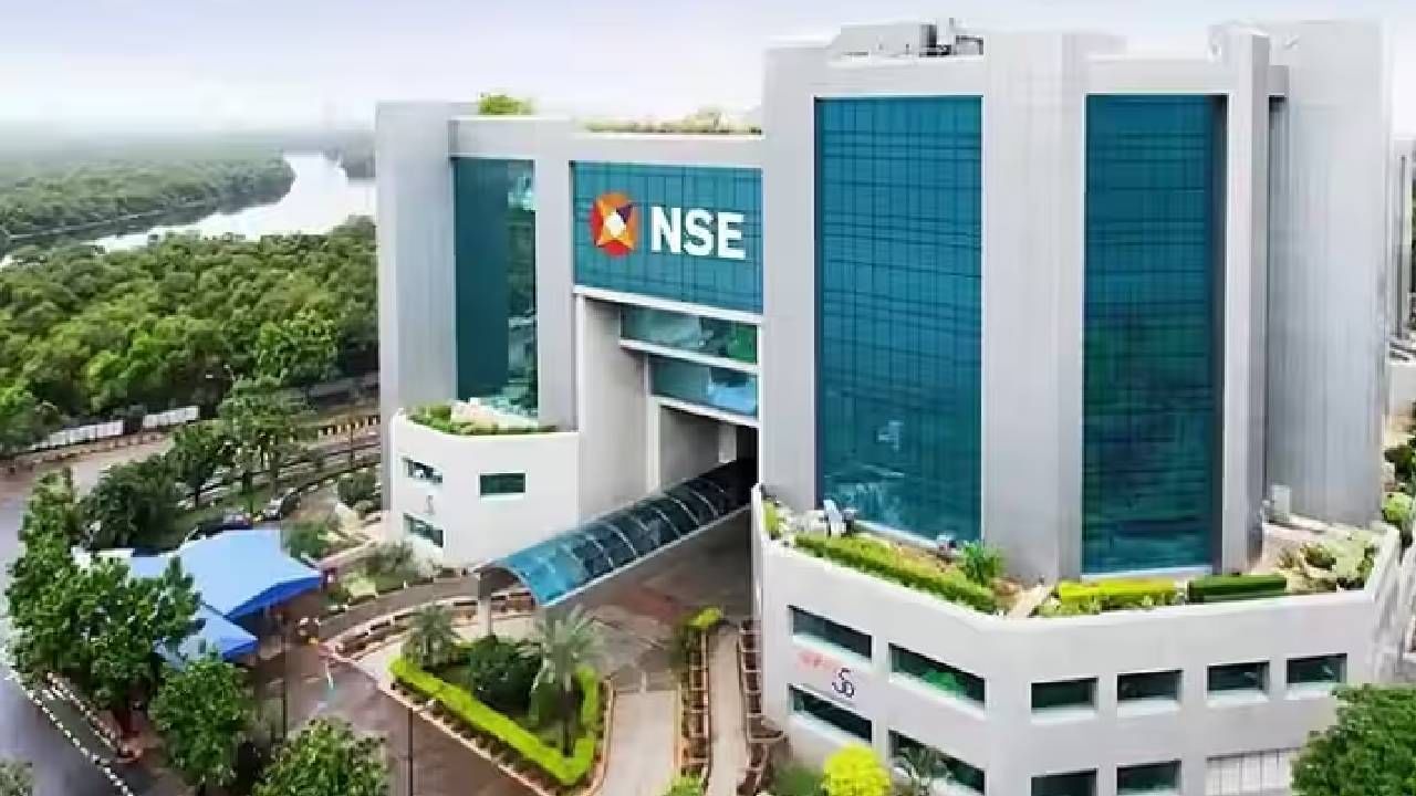 Share Market Fraud Alert : सोनू, तुझ्यावर भरवसा नाय नाय! झटपट श्रीमंतीचा मोह नडला, असा लावला चूना Share Market Fraud Alert : सोनू, तुझ्यावर भरवसा नाय नाय! झटपट श्रीमंतीचा मोह नडला, असा लावला चूना
