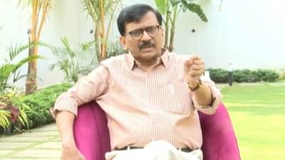 एक गद्दार खासदार जनतेचा मार खाता खाता वाचले! राऊत यांचा शिंदे गटाला टोला