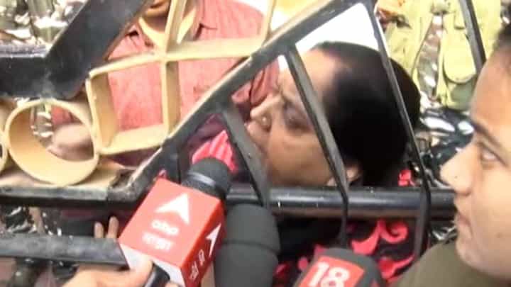 4 Minutes 24 Headlines | छाप्यावर सायरा मुश्रीफ म्हणाल्या, आम्हाला गोळ्या घालून जा 4 Minutes 24 Headlines | छाप्यावर सायरा मुश्रीफ म्हणाल्या, आम्हाला गोळ्या घालून जा