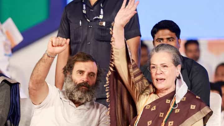 काँग्रेसचे सर्व अधिकार आता 'या' नेत्याकडे; नेत्यांना आक्षेप; थेट निवडणूक आयोगाकडे दाद मागणार काँग्रेसचे सर्व अधिकार आता 'या' नेत्याकडे; नेत्यांना आक्षेप; थेट निवडणूक आयोगाकडे दाद मागणार