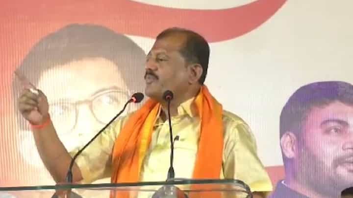'तेंव्हा' मुख्यमंत्र्यांचे बाळ पाळण्यात लोळत असेल; ठाकरे गटाचे खासदार संजय जाधव यांची शिंदे गटावर टीका 'तेंव्हा' मुख्यमंत्र्यांचे बाळ पाळण्यात लोळत असेल; ठाकरे गटाचे खासदार संजय जाधव यांची शिंदे गटावर टीका