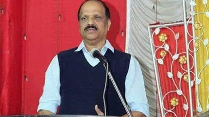 'ते' संपादक आहेत, त्यामुळे नवीन नवीन शब्द ते वापरतात; सरवणकर यांचा कोणावर हल्ला 'ते' संपादक आहेत, त्यामुळे नवीन नवीन शब्द ते वापरतात; सरवणकर यांचा कोणावर हल्ला