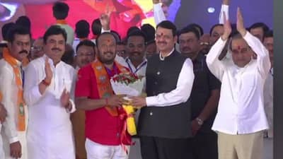 मोठी बातमी | काँग्रेसला मोठा धक्का, या निष्ठावंत नेत्यासह शेकडो कार्यकत्यांचा भाजप प्रवेश