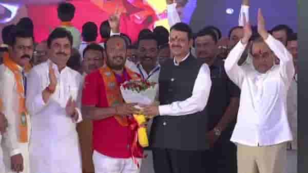 मोठी बातमी | काँग्रेसला मोठा धक्का, या निष्ठावंत नेत्यासह शेकडो कार्यकत्यांचा भाजप प्रवेश