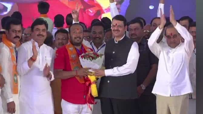 मोठी बातमी | काँग्रेसला मोठा धक्का, या निष्ठावंत नेत्यासह शेकडो कार्यकत्यांचा भाजप प्रवेश
