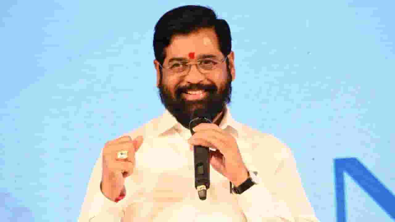 स्वत: शेती केलेला माणूस मुख्यमंत्री झालाय, त्यामुळे हे शेतकऱ्याचं राज्य; कुणी केलं कौतुक? स्वत: शेती केलेला माणूस मुख्यमंत्री झालाय, त्यामुळे हे शेतकऱ्याचं राज्य; कुणी केलं कौतुक?