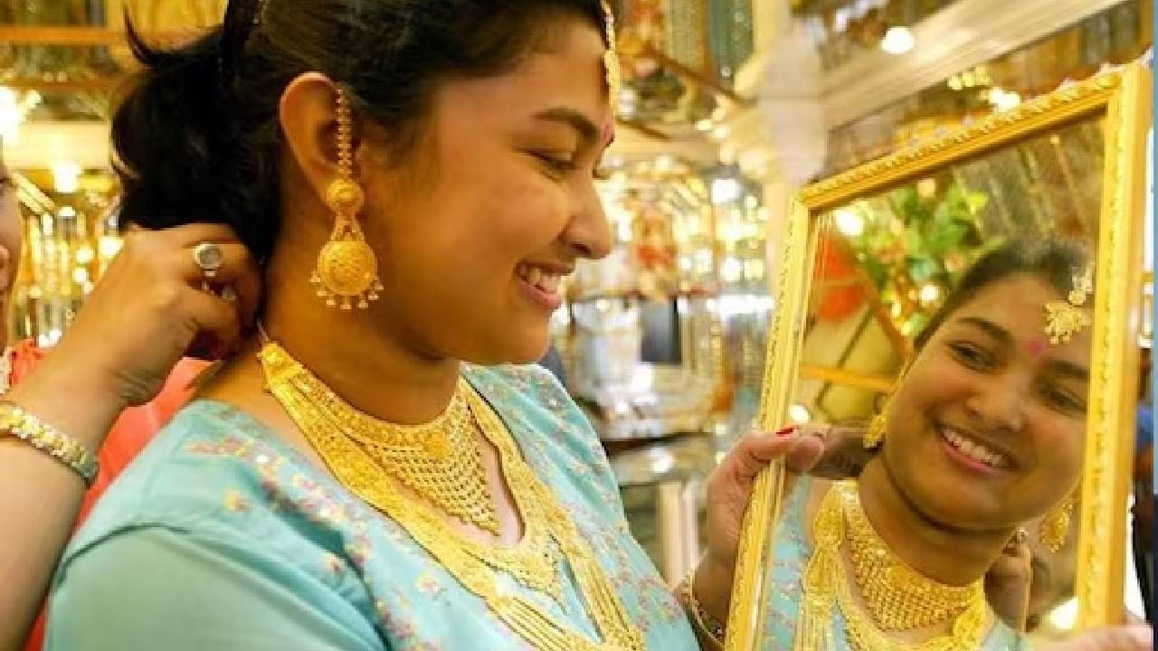 Gold Silver Price Update : सोनं आलं बरं का रंगात! महागण्यापूर्वी आताच करा खरेदी, सोन्यात आज इतकी स्वस्ताई