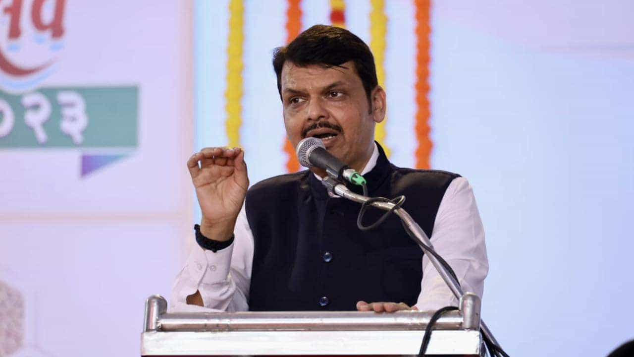 Jalyukt Shivar Yojana : देवेंद्र फडणवीस यांच्याकडून जलयुक्त शिवार योजनेच्या दुसऱ्या टप्प्याची घोषणा