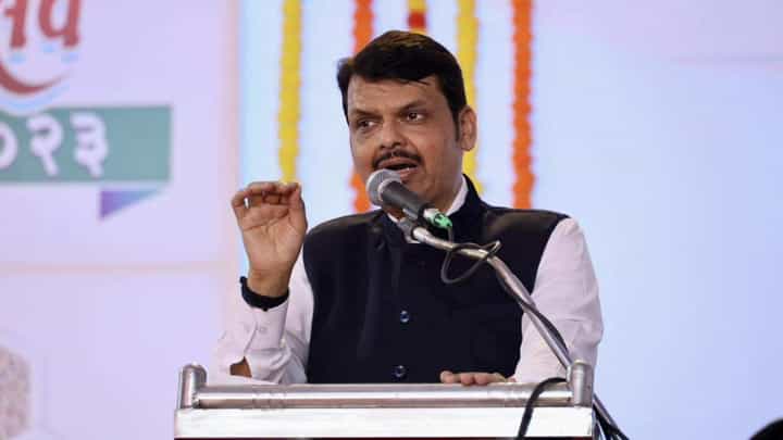 छत्रपती संभाजीनगर दंगलीवर फडणवीस यांच्याकडून आवाहन; म्हणाले, आमचं... छत्रपती संभाजीनगर दंगलीवर फडणवीस यांच्याकडून आवाहन; म्हणाले, आमचं...