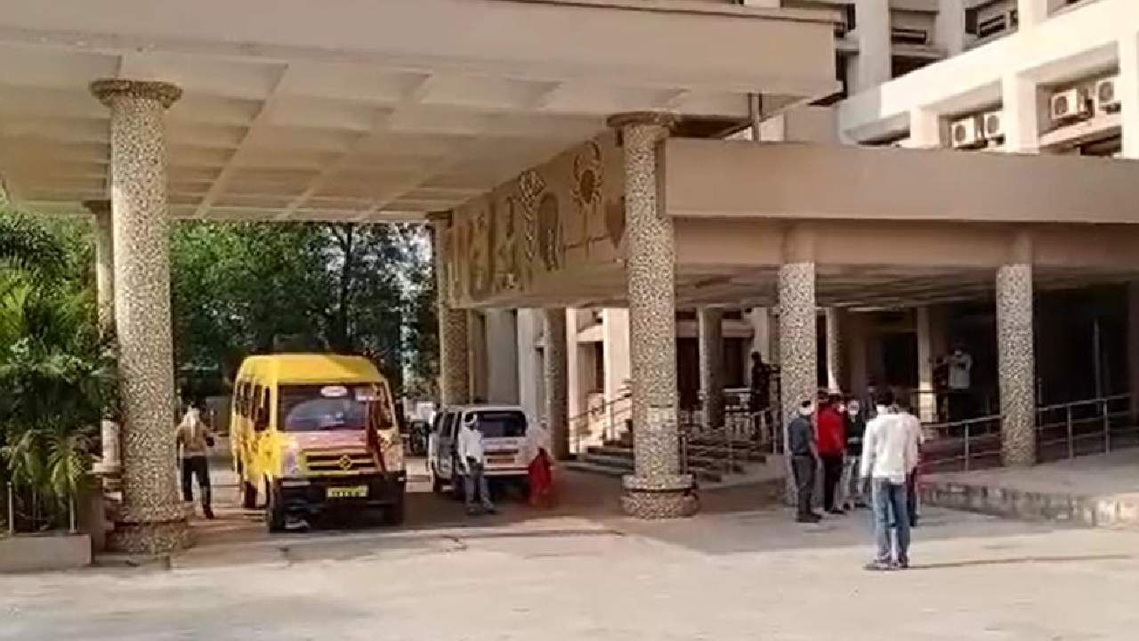 राज्यातील या जिल्ह्यात ११ कोरोना पॉझिटिव्ह रुग्ण; पुन्हा कोरोनाचा धोका वाढला, आरोग्य विभाग अलर्ट राज्यातील या जिल्ह्यात ११ कोरोना पॉझिटिव्ह रुग्ण; पुन्हा कोरोनाचा धोका वाढला, आरोग्य विभाग अलर्ट