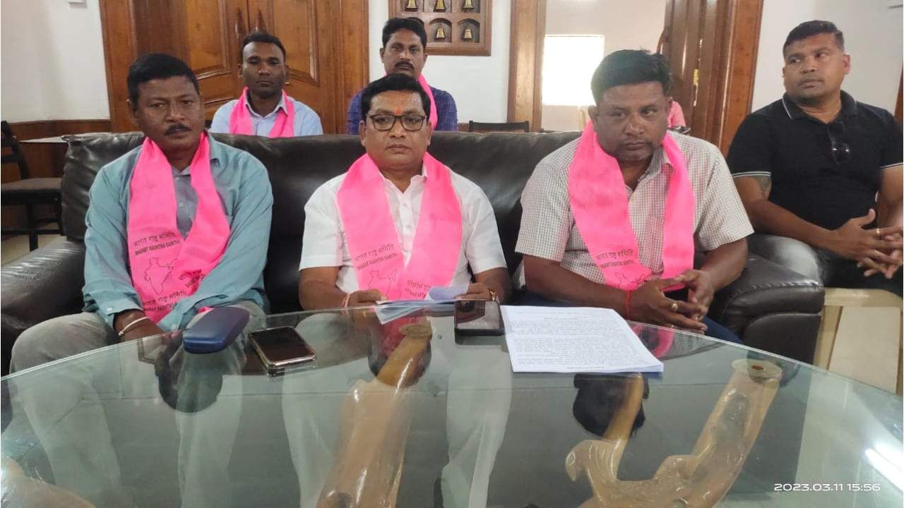 त्या धर्तीवर शेतकऱ्यांसाठी योजना राबवा; या माजी आमदाराने केली ही मागणी त्या धर्तीवर शेतकऱ्यांसाठी योजना राबवा; या माजी आमदाराने केली ही मागणी