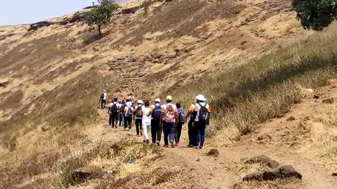 डीजेच्या कर्कश आवाजापासून दूर राहात,भांग, मदिरा, गुटका इतर व्यसनांपासून समाजाने दूर राहून आपला पारंपरिक रंगपंचमी सण साजरा करण्याचा संदेश दिला 