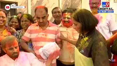 रंग बरसे! म्हणत साठी पार तरूणांची आयुष्याची संध्याकाळ आनंदी; पाहा व्हीडिओ…