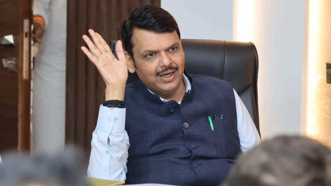 शेती अन् सोलरच्या माध्यमातून शेतकऱ्यांना उत्पन्न कसं मिळणार?  देवेंद्र फडणवीस यांनी सांगितलं