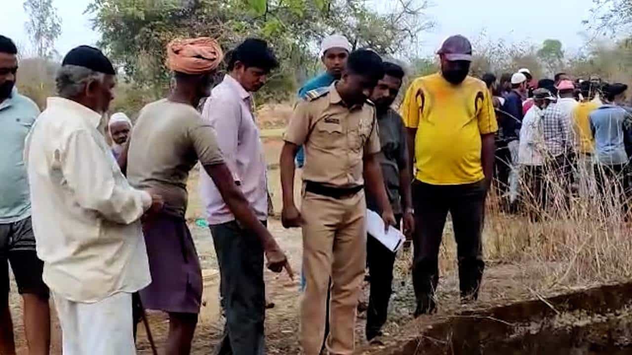 14 वर्षीय मुलगी शेतातील विहिरीतून पाणी काढत होती; म्हशीचा धक्का लागला अन्....