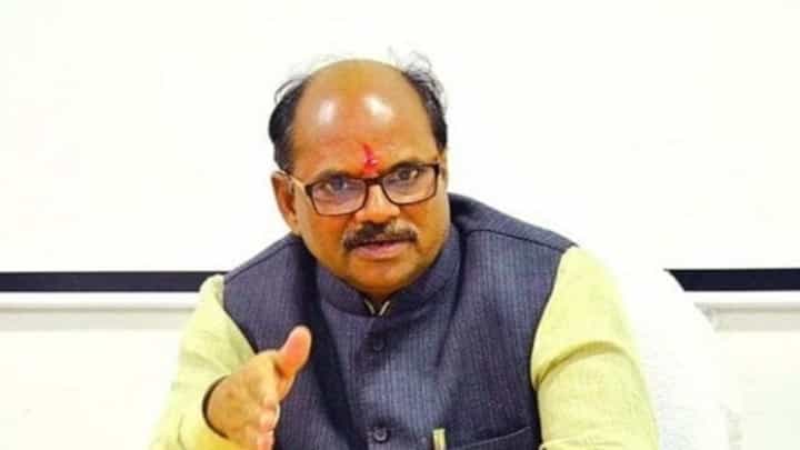 किसान सभेच्या मोर्चावर बोलताना अनिल बोंडे यांच्याकडून राष्ट्रवादीच्या नेत्यावर आरोप; पाहा... किसान सभेच्या मोर्चावर बोलताना अनिल बोंडे यांच्याकडून राष्ट्रवादीच्या नेत्यावर आरोप; पाहा...