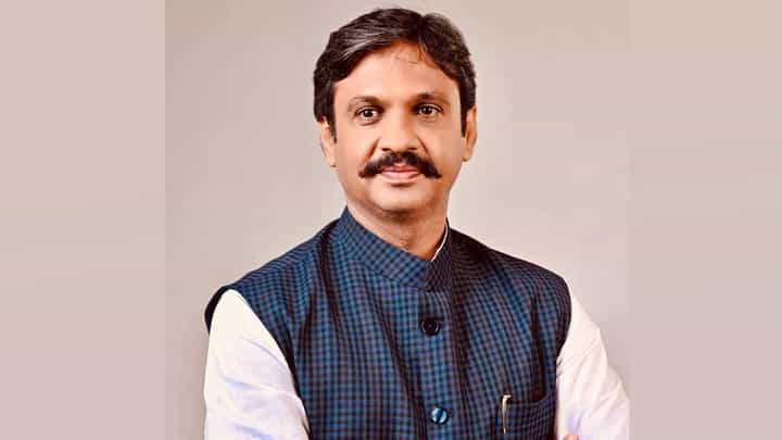 आधी 500 कोटीच्या भ्रष्टाचाराचे आरोप, आता जप्तीची कारवाई? राहुल कुल यांच्या अडचणी वाढण्याची शक्यता आधी 500 कोटीच्या भ्रष्टाचाराचे आरोप, आता जप्तीची कारवाई? राहुल कुल यांच्या अडचणी वाढण्याची शक्यता