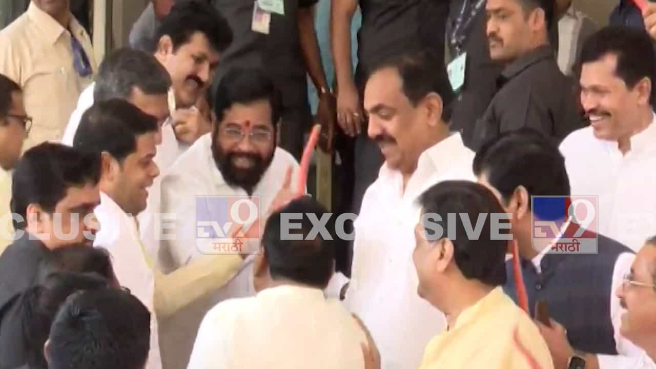विधानभवनाच्या पायऱ्यांवर गाजर हलव्याचा नारा; जयंत पाटील आणि मुख्यमंत्री शिंदे यांच्यात हास्यविनोद