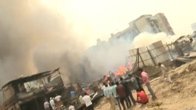 Fire | फर्निचरच्या कंपाऊंडला भीषण आग,  2 सिलिंडरचा स्फोट,  300 ते 400 दुकानांत भडका, कुठे घडली घटना?