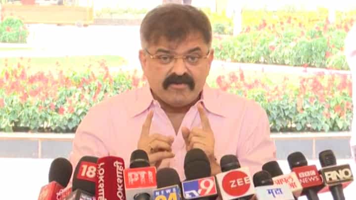 शेतकऱ्यांच्या आत्महत्याची टिंगल टवाळी करणाऱ्यांना...; आव्हाडांची शिंदेच्या मंत्र्यांवर टीका शेतकऱ्यांच्या आत्महत्याची टिंगल टवाळी करणाऱ्यांना...; आव्हाडांची शिंदेच्या मंत्र्यांवर टीका