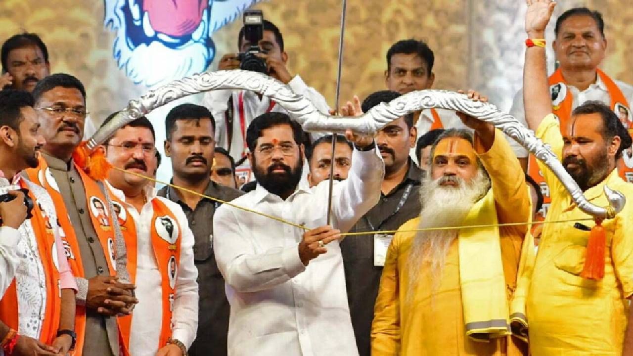 मी सत्ताधाऱ्यांना पुरून उरलोय; ठाकरे गटाच्या नेत्यानं शिवसेनेला एकाच वाक्यात सुनावलं मी सत्ताधाऱ्यांना पुरून उरलोय; ठाकरे गटाच्या नेत्यानं शिवसेनेला एकाच वाक्यात सुनावलं
