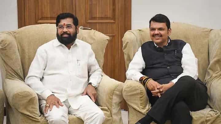 जुन्या पेन्शन योजनेबाबत शिंदे-फडणवीसांच्या उपस्थितीत बैठक संपन्न; काय निर्णय? पाहा... जुन्या पेन्शन योजनेबाबत शिंदे-फडणवीसांच्या उपस्थितीत बैठक संपन्न; काय निर्णय? पाहा...