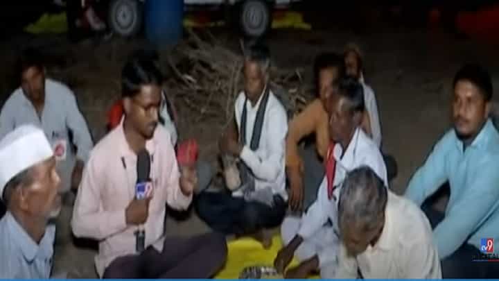 लाँगमार्चमधील शेतकऱ्यांची नाशिकच्या वाडीवऱ्हे येथे विश्रांती, बघा काय आहेत व्यथा? लाँगमार्चमधील शेतकऱ्यांची नाशिकच्या वाडीवऱ्हे येथे विश्रांती, बघा काय आहेत व्यथा?