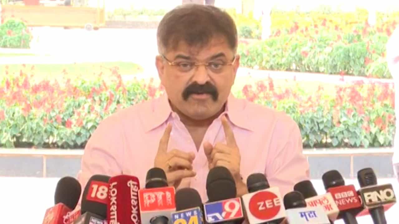 'पोलीस हतबल होऊन साथ देत आहेत', जितेंद्र आव्हाड यांचा आरोप