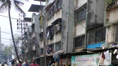 अतिरिक्त रेती उत्खननाने रेल्वे ट्रॅक खचण्याची भीती; दुर्घटना घडल्यावर गांभीर्याने घेणार का?