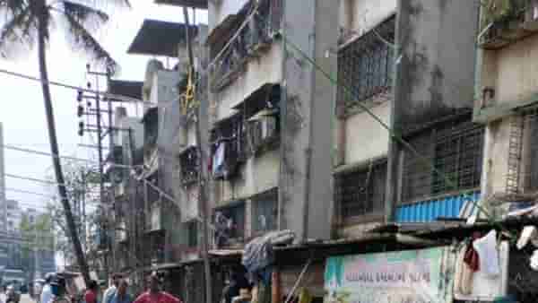 अतिरिक्त रेती उत्खननाने रेल्वे ट्रॅक खचण्याची भीती; दुर्घटना घडल्यावर गांभीर्याने घेणार का?