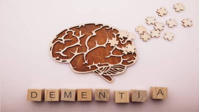 भारतात कोट्यावधी वृद्धांना सतावतोय हा आजार, आजूबाजूच्या लोकांमध्ये ही लक्षणं दिसली तर व्हा सावध