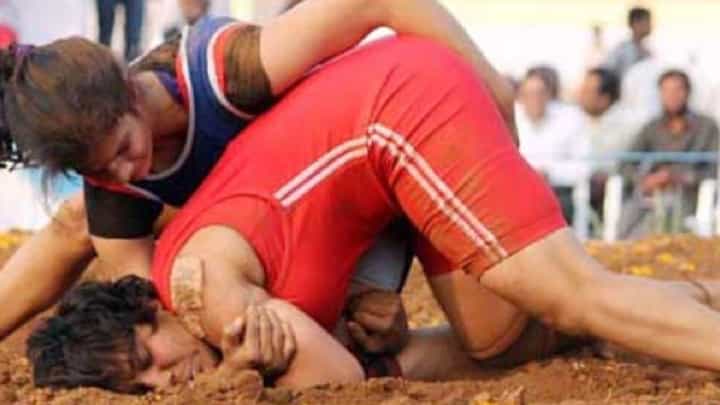 कुस्ती रंगण्याच्या आधीच वाद; पुणे की सांगली, कोठे होणार महाराष्ट्र केसरी ? कुस्ती रंगण्याच्या आधीच वाद; पुणे की सांगली, कोठे होणार महाराष्ट्र केसरी ?