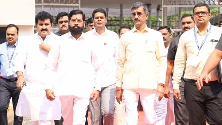 मुख्यमंत्री एकनाथ शिंदे यांचा अयोध्या दौरा ठरला; 'या' तारखेला रमालल्लाच्या दर्शनाला जाणार मुख्यमंत्री एकनाथ शिंदे यांचा अयोध्या दौरा ठरला; 'या' तारखेला रमालल्लाच्या दर्शनाला जाणार