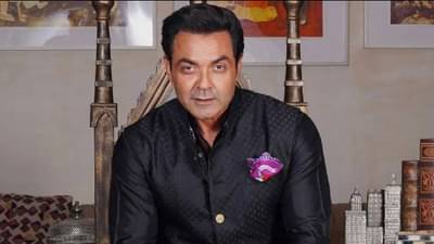 Bobby Deol | थेट झोपेतून उठून आला, मेहंदी कार्यक्रमातील अजब गजब कपड्यांवरून बॉबी देओल ट्रोल