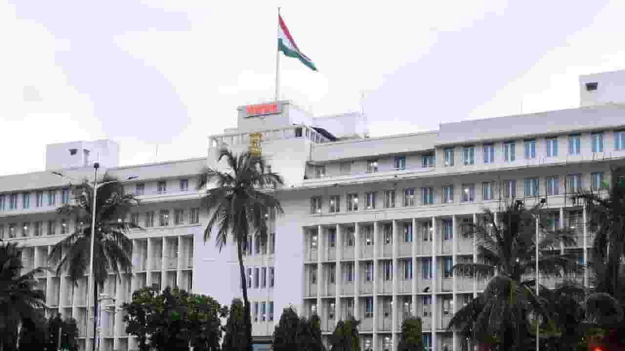 शिपाई, शिक्षक, अकाऊंटंट, क्लार्क ते अधिकारीही कंत्राटी; राज्य सरकारकडून हालचाली सुरू