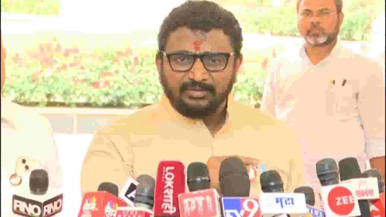 अमोल मिटकरींचा शिंदे-फडणवीस सरकारला टोला; म्हणाले, या सरकारला...