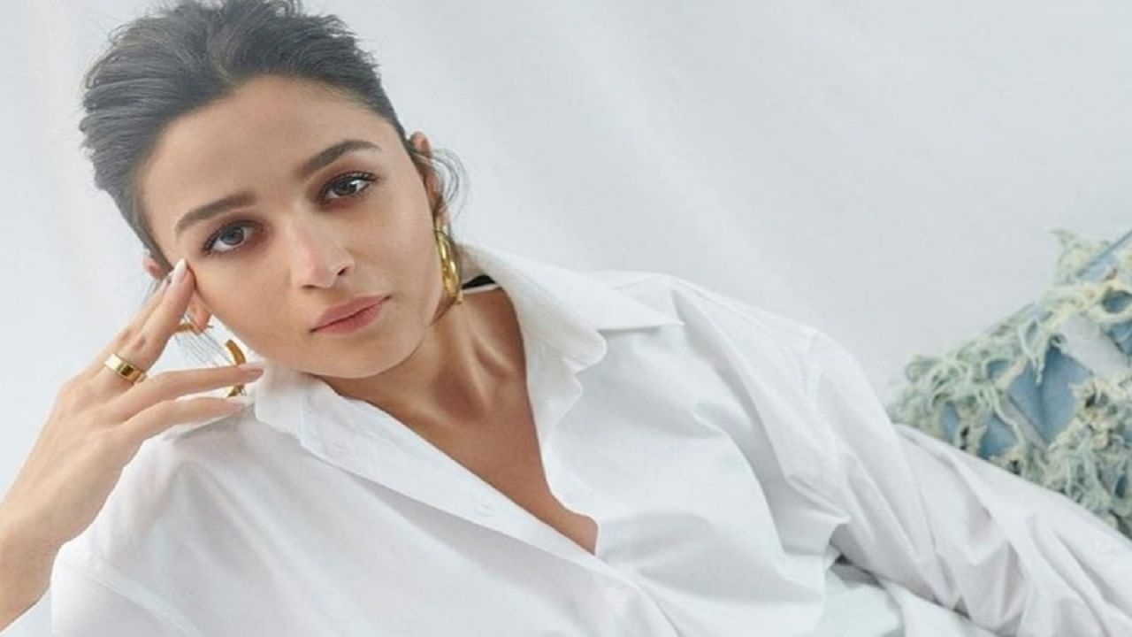 Alia Bhatt हिच्या 'या' गोष्टीच्या आठवणी आजही एक्स बॉयफ्रेंड, म्हणतो... Alia Bhatt हिच्या 'या' गोष्टीच्या आठवणी आजही एक्स बॉयफ्रेंड, म्हणतो...