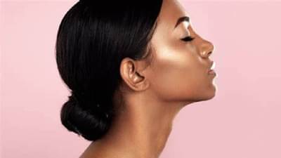 अशा 5 गोष्टी ज्या तुमच्या त्वचेला बनवतील निरोगी आणि चमकदार