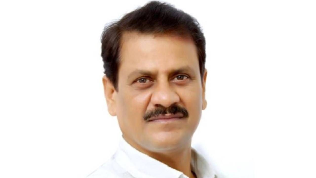 'त्या' वादग्रस्त व्हिडीओनंतर तीन दिवसाने प्रकाश सुर्वे यांनी मौन सोडलं, म्हणाले, मला घशाचा संसर्ग... 'त्या' वादग्रस्त व्हिडीओनंतर तीन दिवसाने प्रकाश सुर्वे यांनी मौन सोडलं, म्हणाले, मला घशाचा संसर्ग...