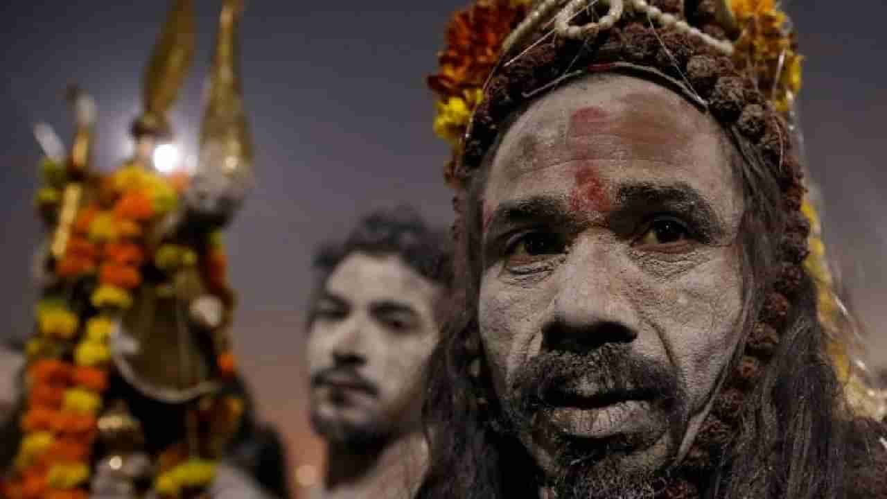 Naga Sadhu : अशा प्रकारे होतो नागा साधूंचा अंत्यसंस्कार, हिंदू असूनही दिला जात नाही अग्नि