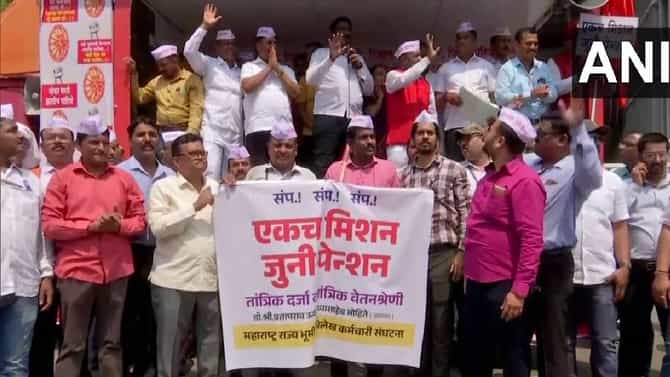 काम नाही, वेतन नाही; आंदोलनातील कर्मचाऱ्यांना या जिल्हाधिकाऱ्यांचा इशारा..