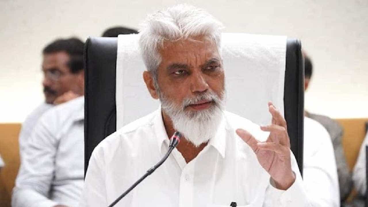 सरकार सकारात्मक प्रयत्न करतय, संप मागे घ्या; दादा भुसेंच आवाहन