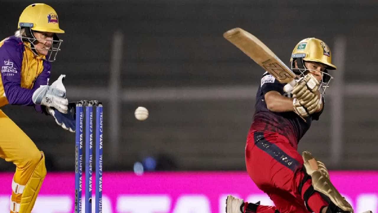 RCB vs UPW : 11 SIX, 45 फोर, 122 चेंडूत ट्रिपल सेंच्युरी, आता आजारातून उठून RCB साठी बनली मॅच विनर
