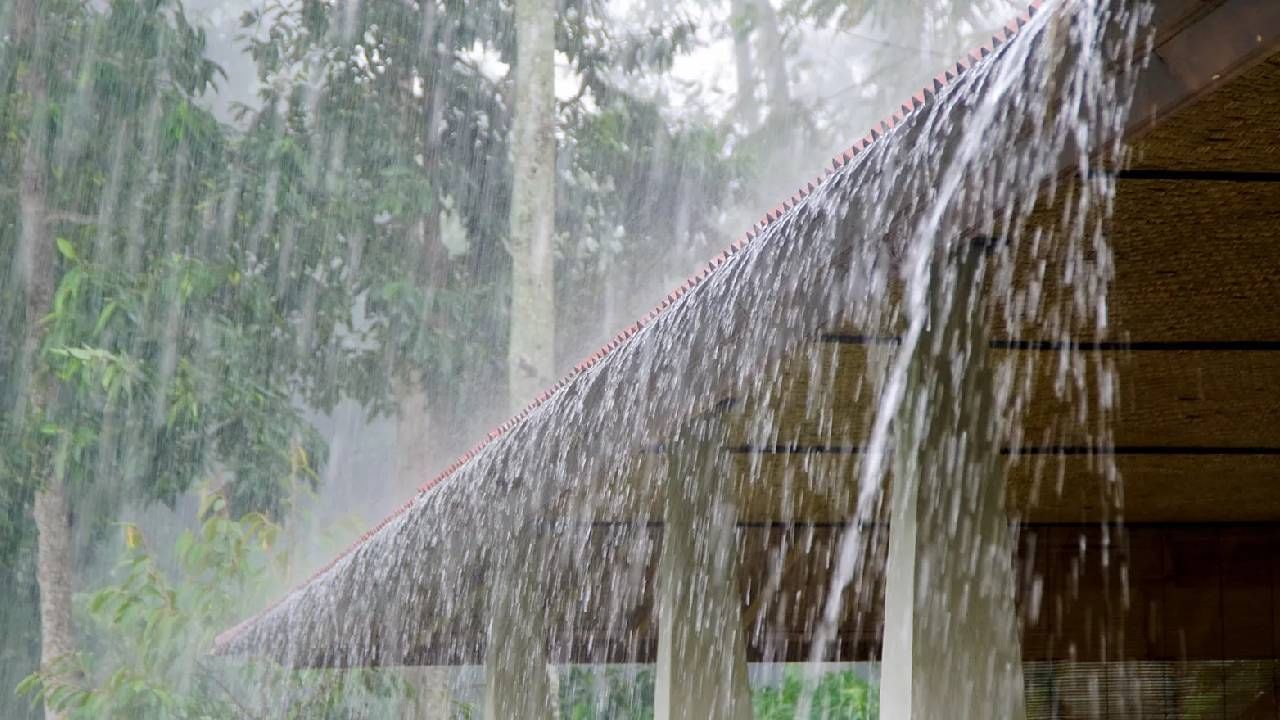 मुंबईत उन्हाच्या काहिलीनंतर बरसल्या अवकाळीच्या धारा
