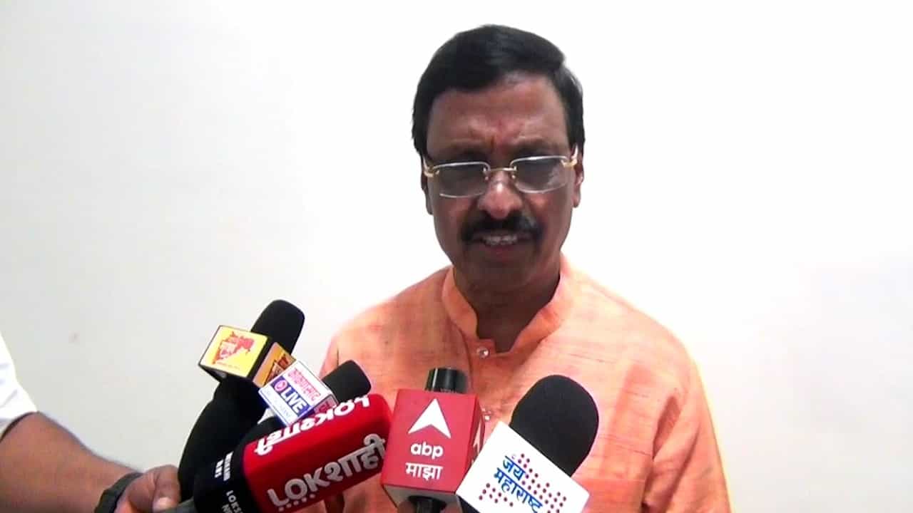 आम्ही भाडोत्री लोकांच्या जीवावर आम्ही नाहीये; राऊतांचा शिंदे गटावर हल्ला