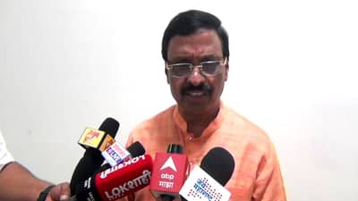 आम्ही भाडोत्री लोकांच्या जीवावर आम्ही नाहीये; राऊतांचा शिंदे गटावर हल्ला