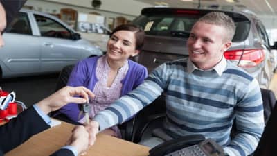 जुनी कार करताय खरेदी ? पण आधी या गोष्टींची करून घ्या खात्री नाहीतर पस्तावाल