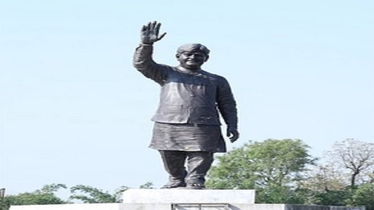 गोपीनाथ मुंडे यांचा सर्वात मोठा पुतळा! कधी होणार लोकार्पण, प्रमुख उपस्थिती कुणाची? राजकीय चर्चेला उधाण गोपीनाथ मुंडे यांचा सर्वात मोठा पुतळा! कधी होणार लोकार्पण, प्रमुख उपस्थिती कुणाची? राजकीय चर्चेला उधाण